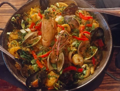 El Carajo signature dishes Ensalada De La Casa
Paella for two
Tabla de Carne for two